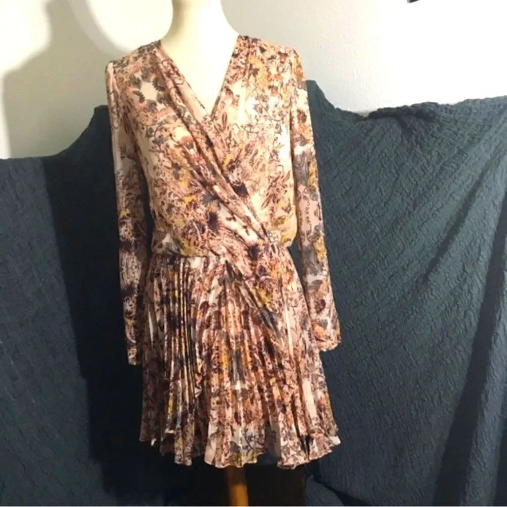 BCBGeneration Floral Pleated Dress Size Small - Picture 2 of 10
